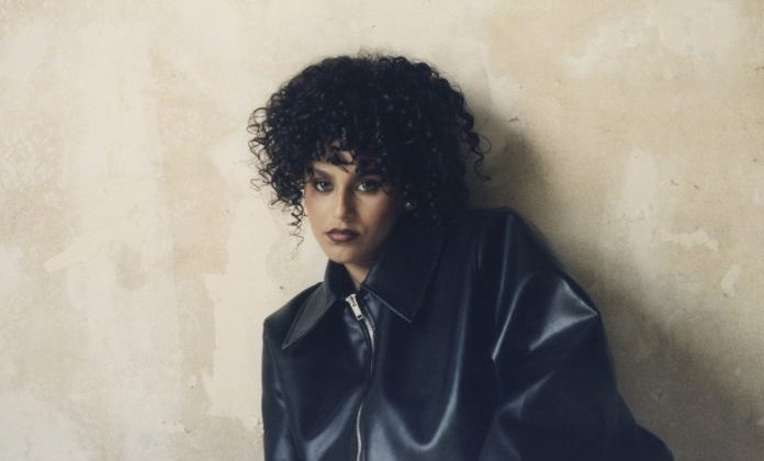 Listen, Download, Play JACOTÉNE – Stop Calling